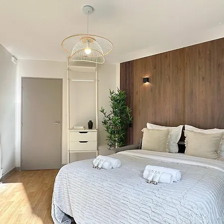 With Terrace In Porte De Versailles Apartment Paris